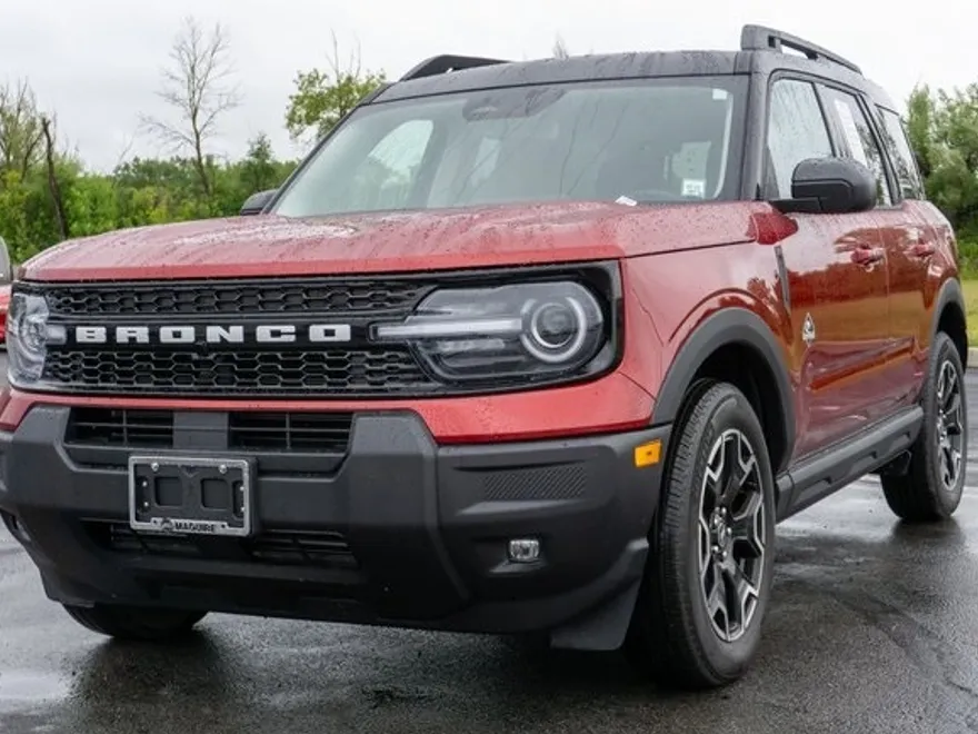 2025 Ford Bronco Sport Outer Banks photo 1