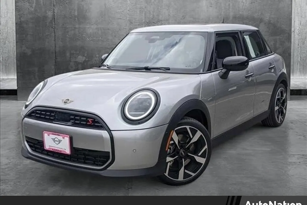 2025 Mini Cooper Hardtop 4 Door Signature photo 1