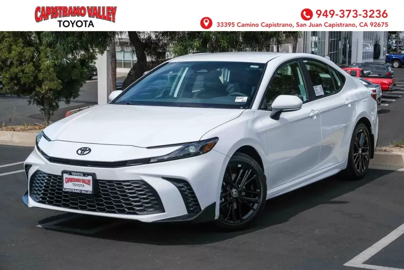 2025 Toyota Camry SE photo 1