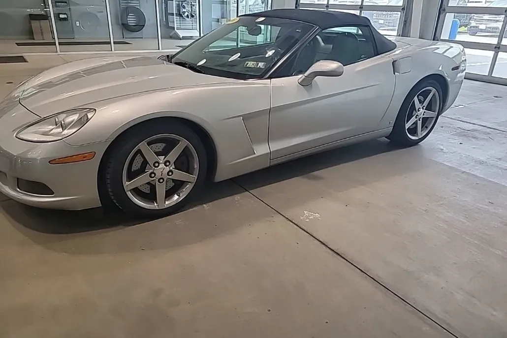 2006 Chevrolet Corvette Base photo 1