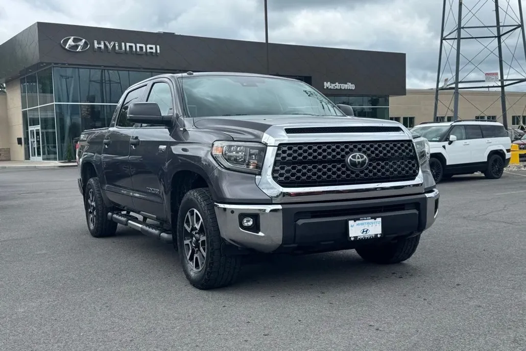 2018 Toyota Tundra SR5 photo 1