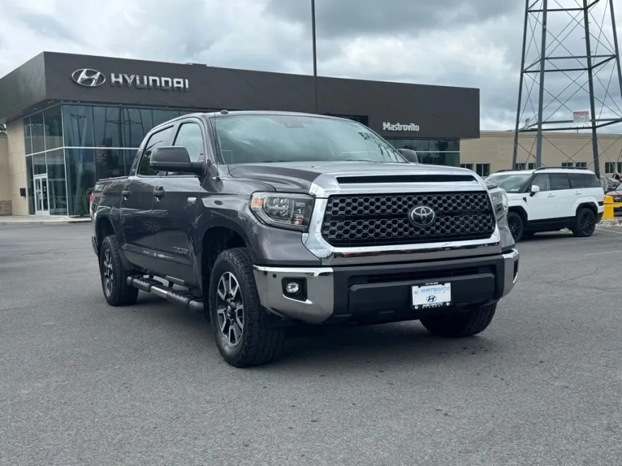 2018 Toyota Tundra SR5 photo 1