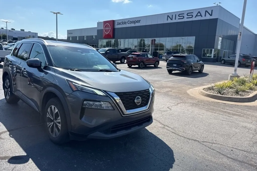 2021 Nissan Rogue SV photo 1