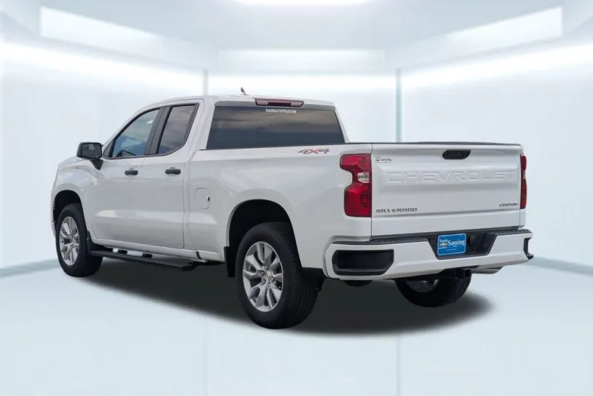 2026 Chevrolet Silverado 1500 Custom photo 1