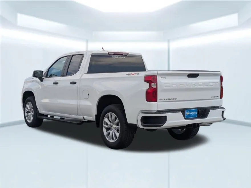 2026 Chevrolet Silverado 1500 Custom photo 1