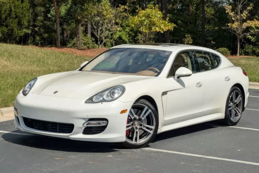 2011 Porsche Panamera Turbo photo 1