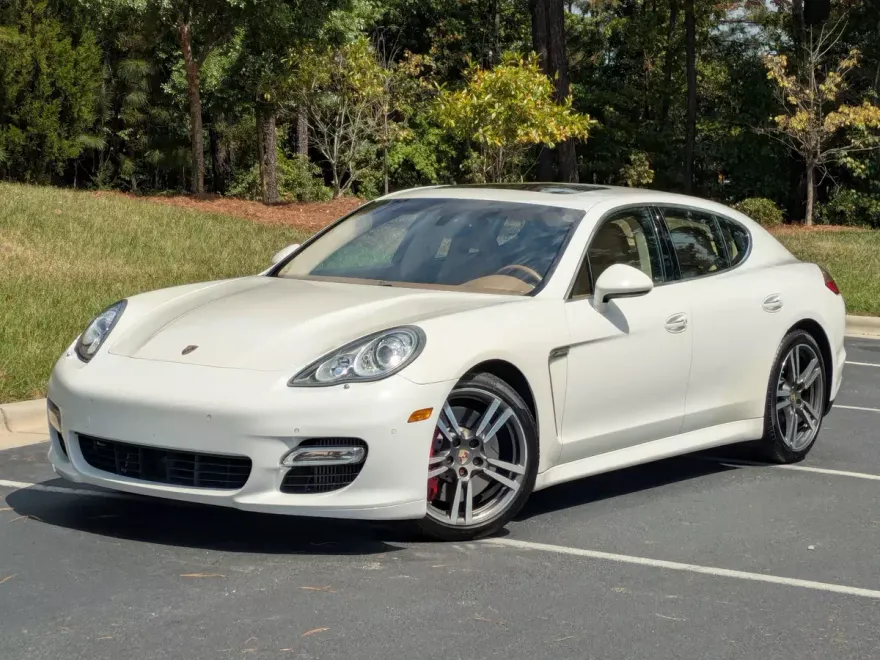 2011 Porsche Panamera Turbo photo 1