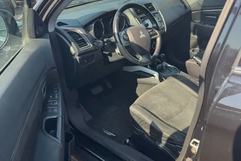 2014 Mitsubishi Outlander Sport SE photo 1