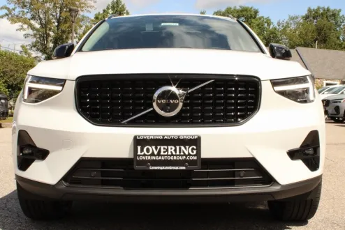 2025 Volvo XC40 Plus photo 3