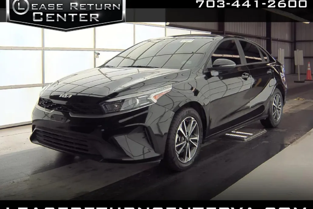 2024 Kia Forte LXS photo 1