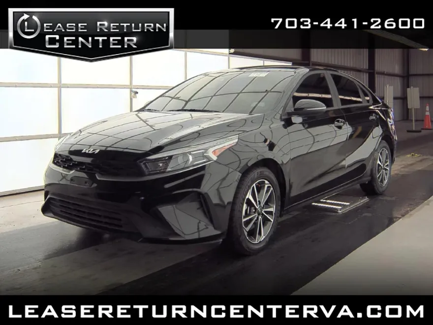 2024 Kia Forte LXS photo 1