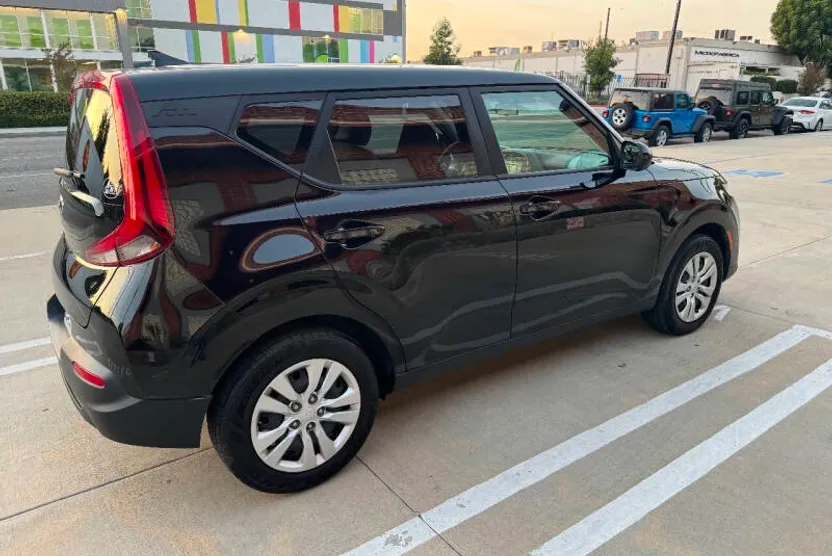 2020 Kia Soul LX photo 1