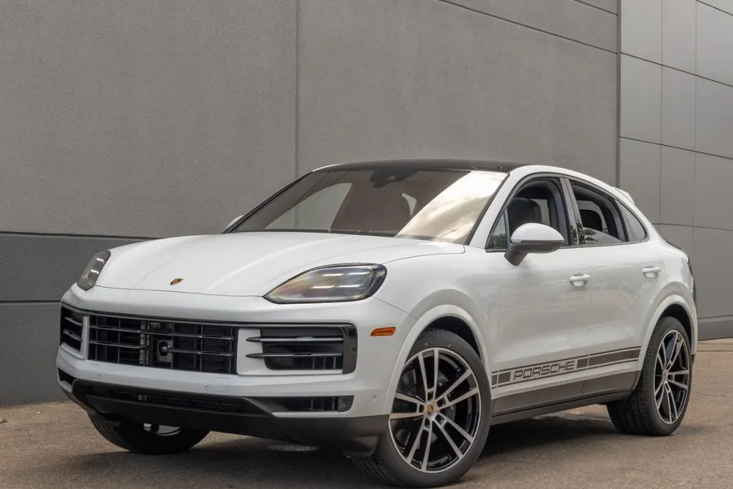 2025 Porsche Cayenne Base photo 1