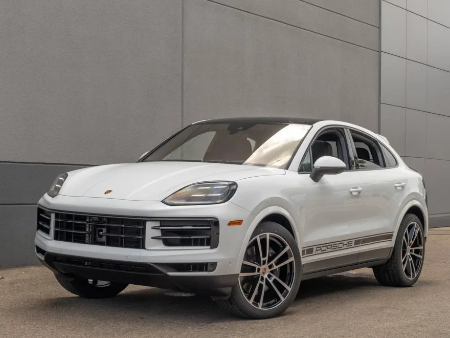 2025 Porsche Cayenne Base photo 1