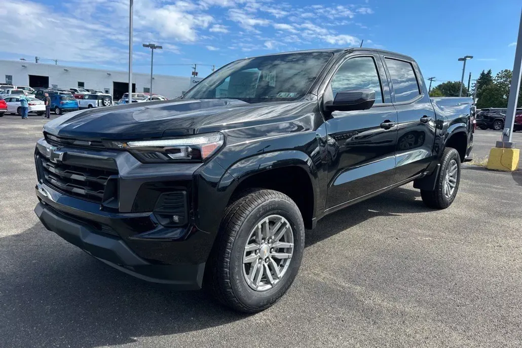 2026 Chevrolet Colorado LT photo 1