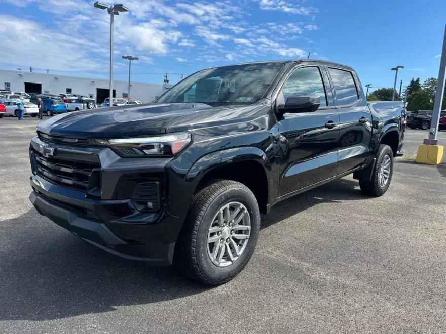 2026 Chevrolet Colorado LT photo 1