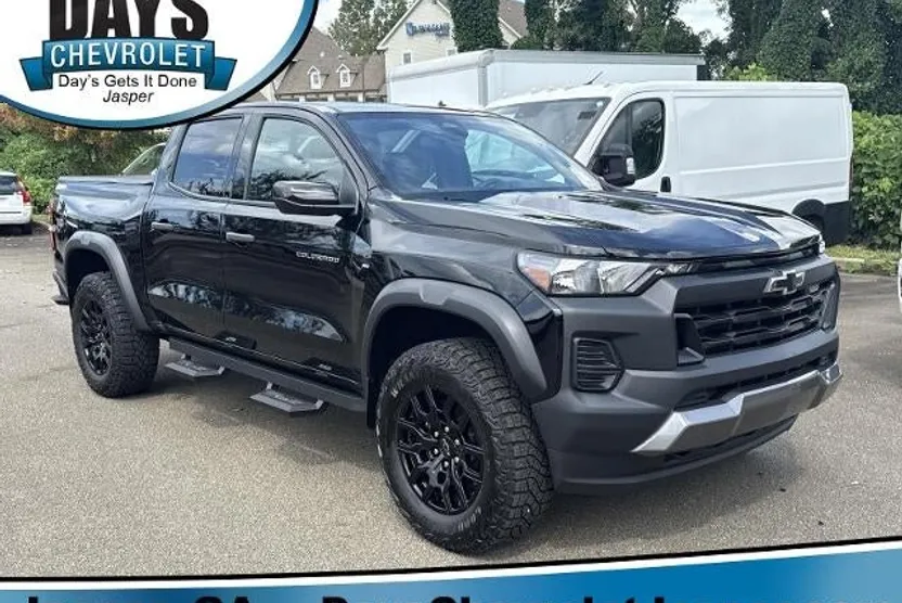 2024 Chevrolet Colorado Trail Boss photo 1