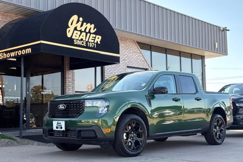 2025 Ford Maverick XLT photo 1
