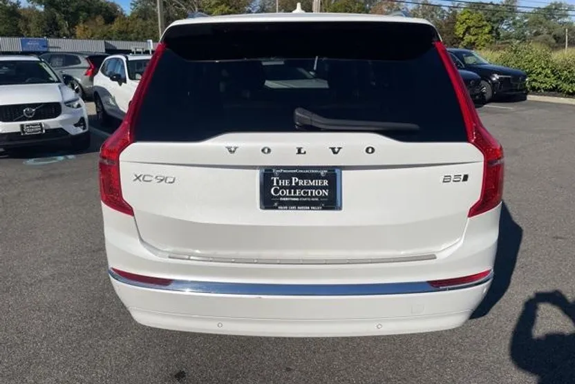 2024 Volvo XC90 B5 Plus photo 1