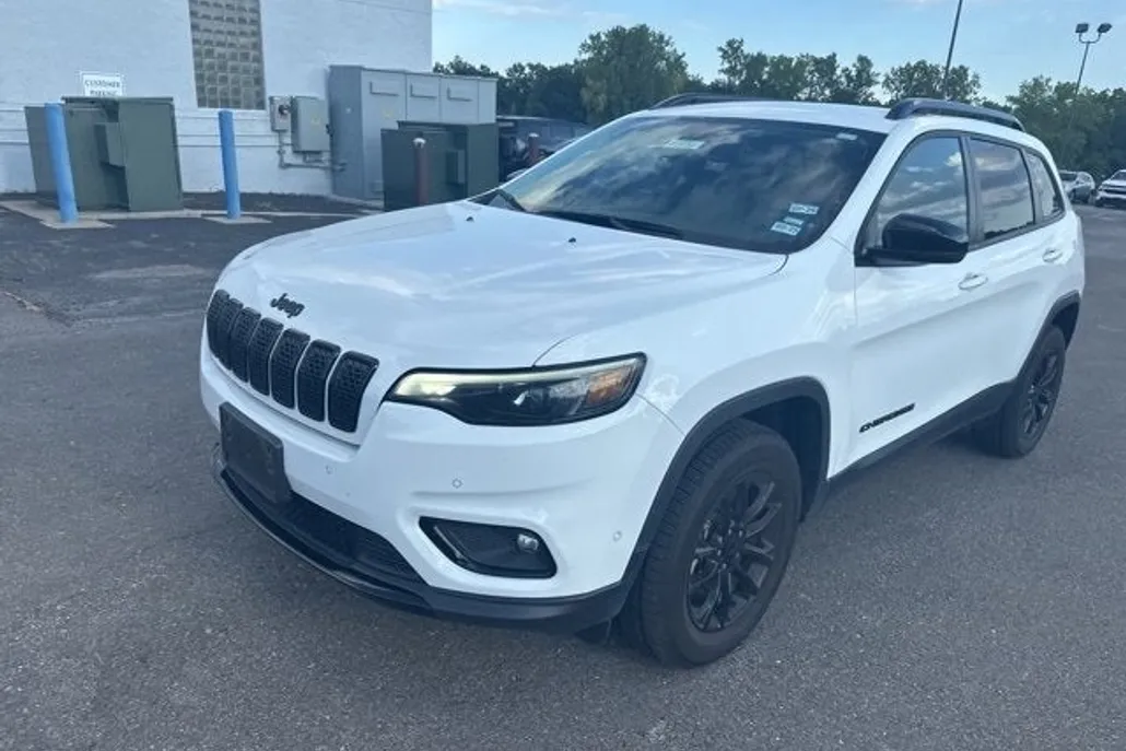 2023 Jeep Cherokee Altitude Lux photo 1
