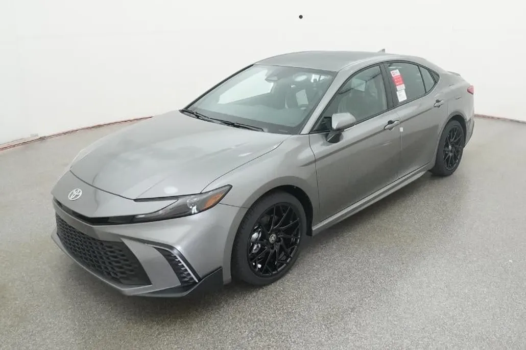 2026 Toyota Camry SE photo 1