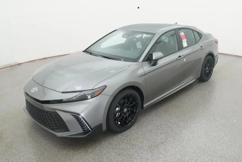 2026 Toyota Camry SE photo 1