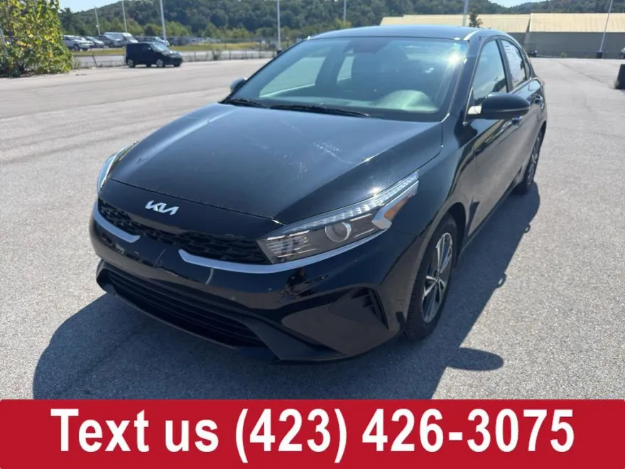 2023 Kia Forte LXS photo 1