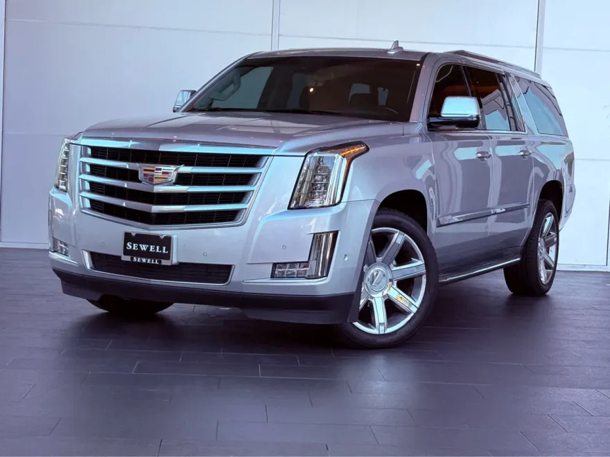 2017 Cadillac Escalade ESV Luxury photo 1