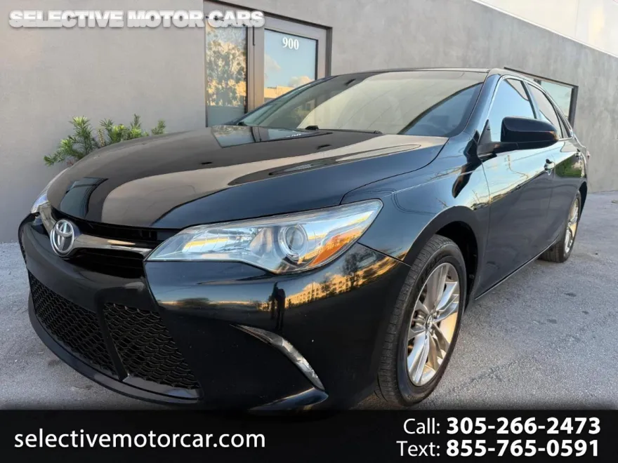 2017 Toyota Camry XLE photo 1