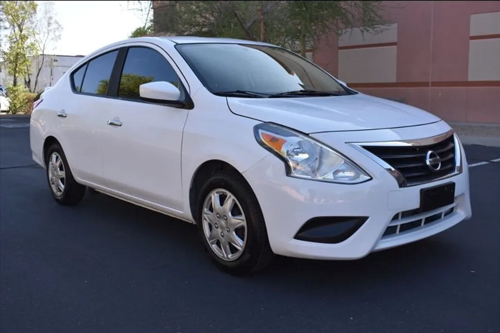 2018 Nissan Versa SV photo 1