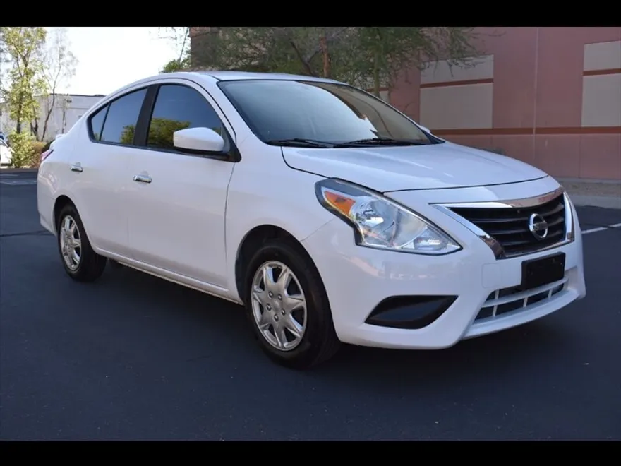 2018 Nissan Versa SV photo 1