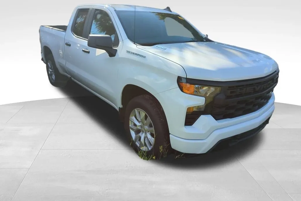 2025 Chevrolet Silverado 1500 Custom photo 1