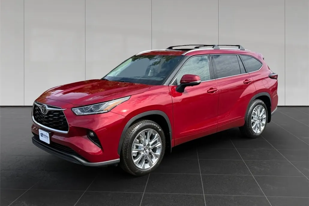2025 Toyota Highlander Limited photo 1