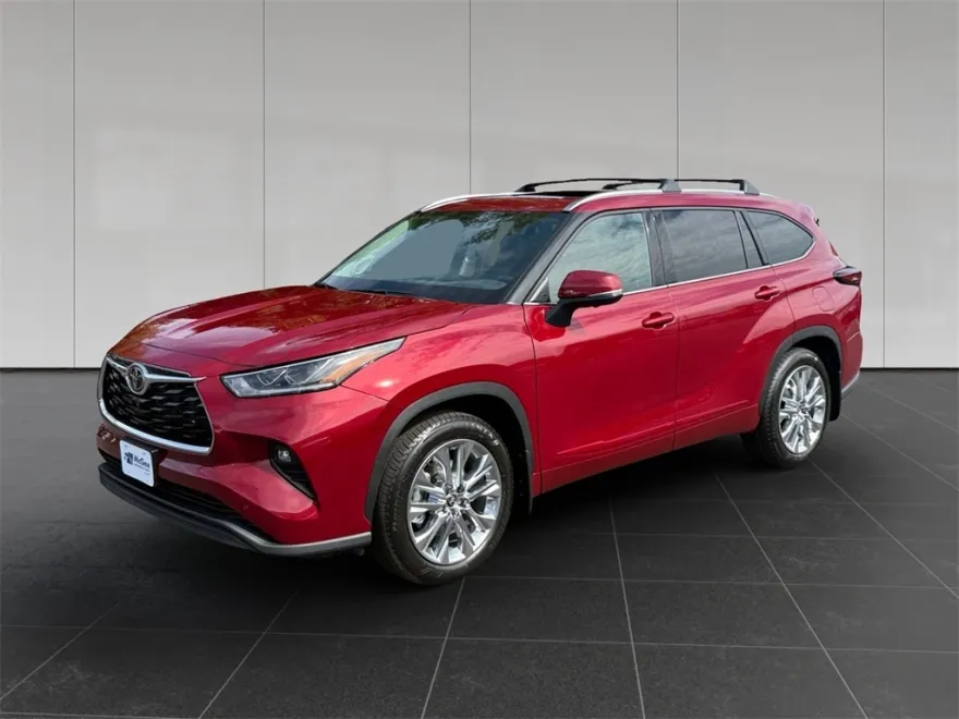 2025 Toyota Highlander Limited photo 1