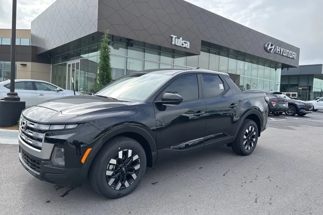 2025 Hyundai Santa Cruz SE photo 1