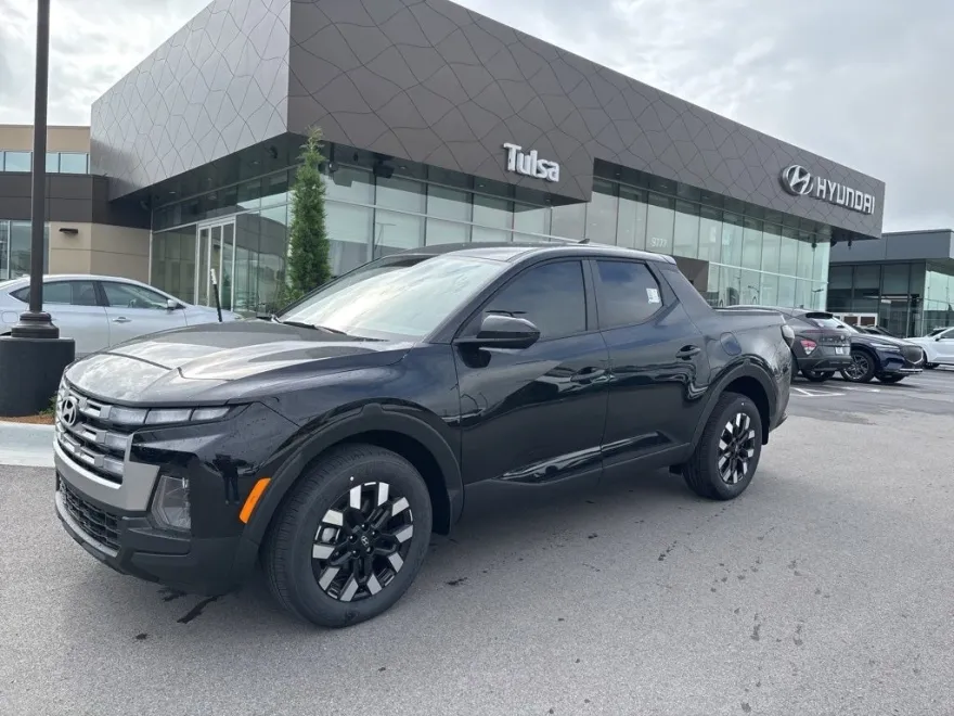 2025 Hyundai Santa Cruz SE photo 1