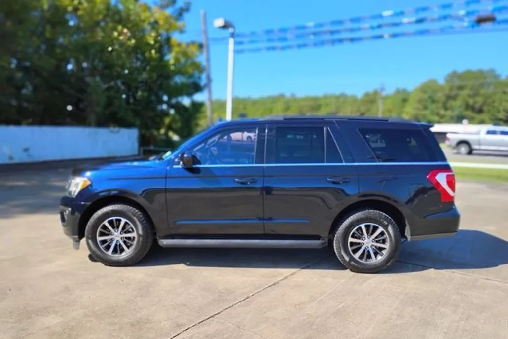 2021 Ford Expedition XLT photo 1