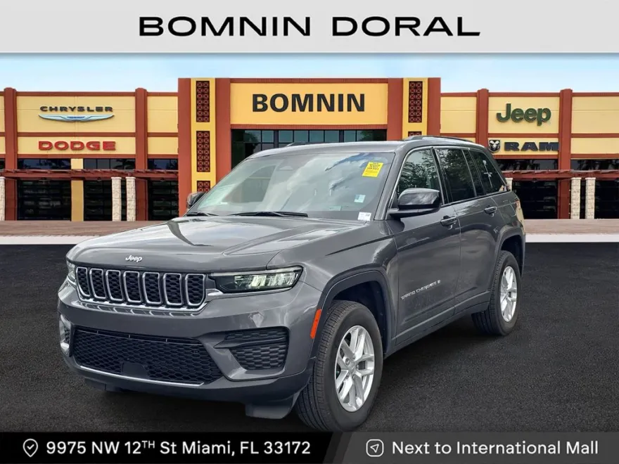 2023 Jeep Grand Cherokee Laredo photo 1