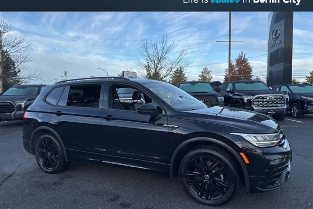 2022 Volkswagen Tiguan SE R-Line Black photo 1