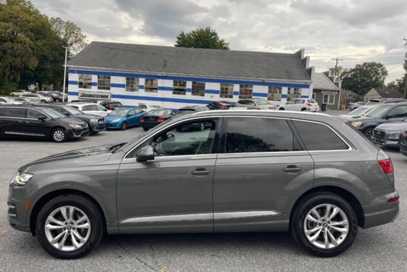 2017 Audi Q7 3.0T Premium Plus photo 1