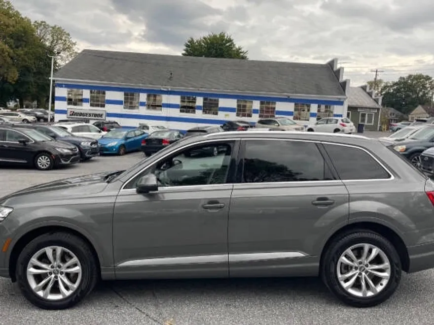 2017 Audi Q7 3.0T Premium Plus photo 1