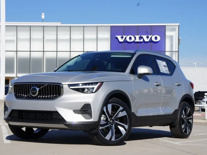 2025 Volvo XC40 Plus photo 1