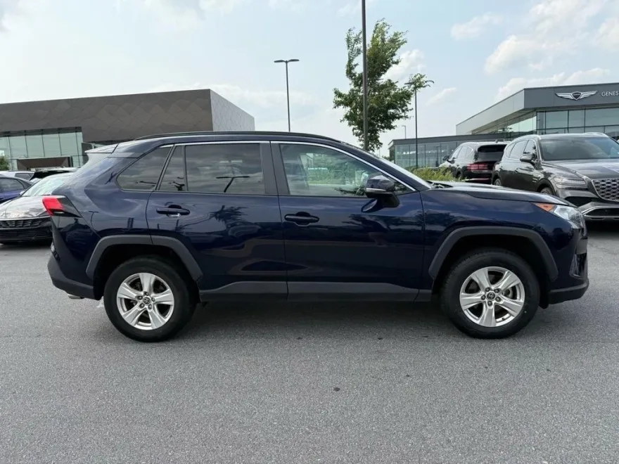2021 Toyota RAV4 XLE photo 1