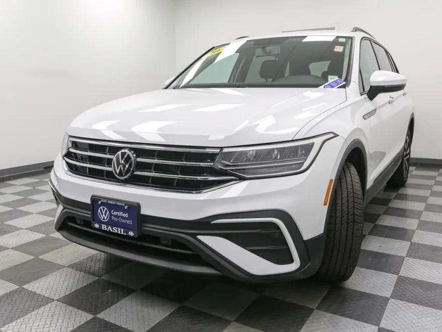 2022 Volkswagen Tiguan S photo 1