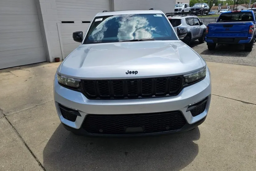 2025 Jeep Grand Cherokee Limited photo 1