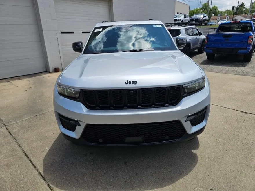 2025 Jeep Grand Cherokee Limited photo 1