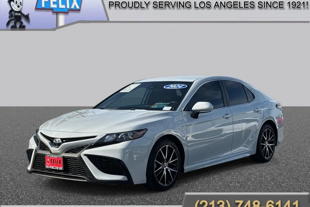 2022 Toyota Camry SE photo 1