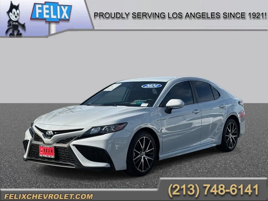 2022 Toyota Camry SE photo 1