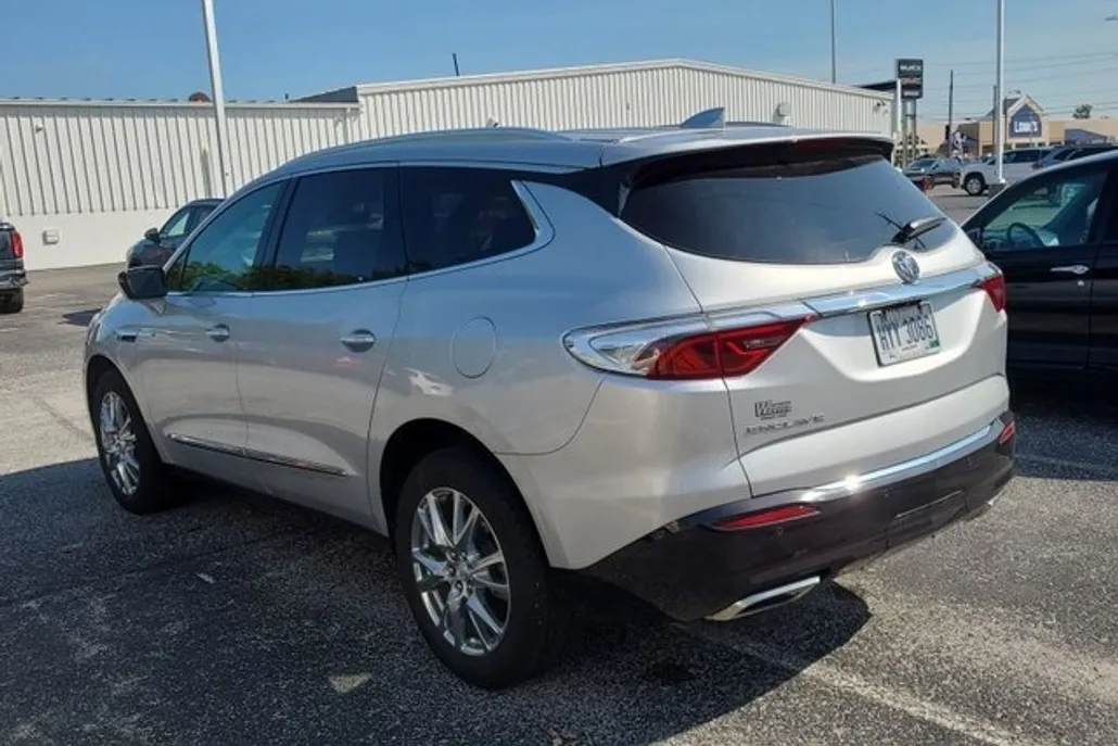 2022 Buick Enclave Essence photo 1