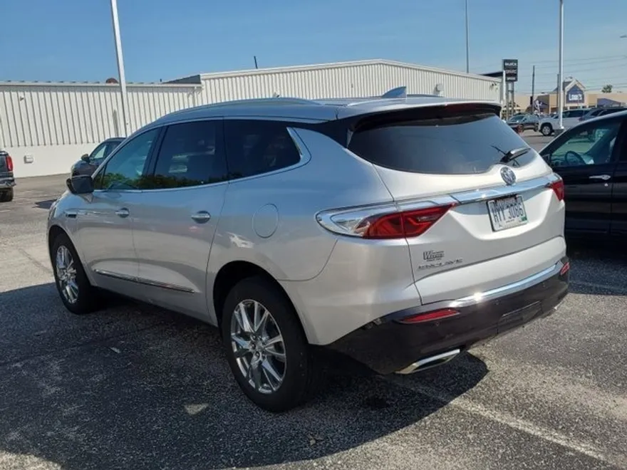 2022 Buick Enclave Essence photo 1